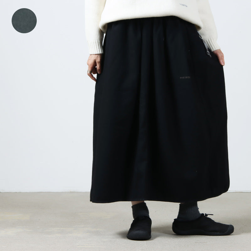 and wander(アンドワンダー) REWOOL tweed skirt