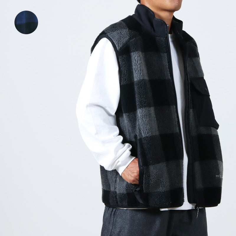 and wander(アンドワンダー) check boa vest
