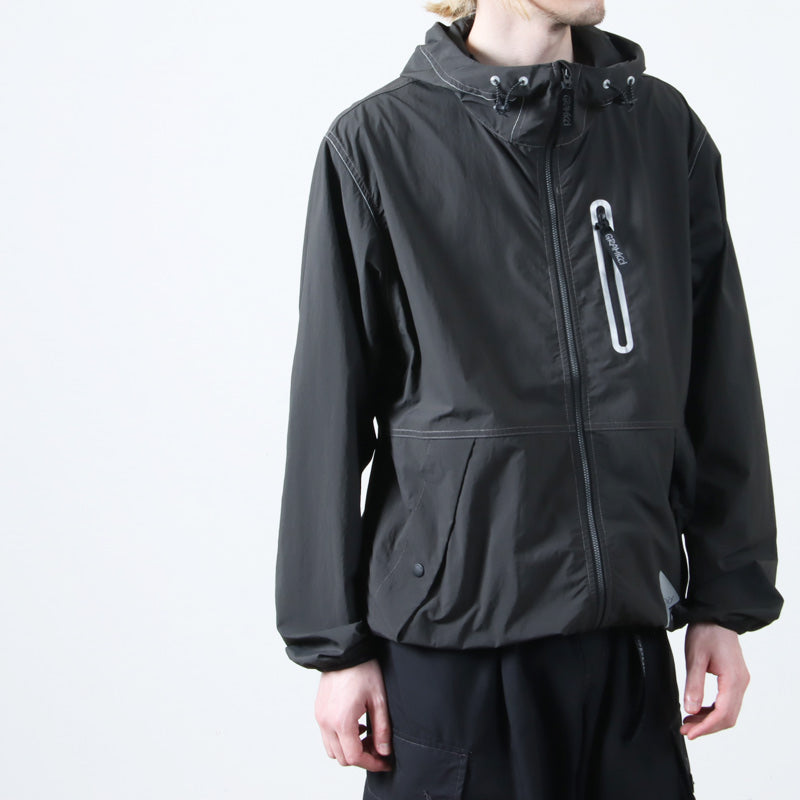 and wander(アンドワンダー) gramicci brushed nylon jacket